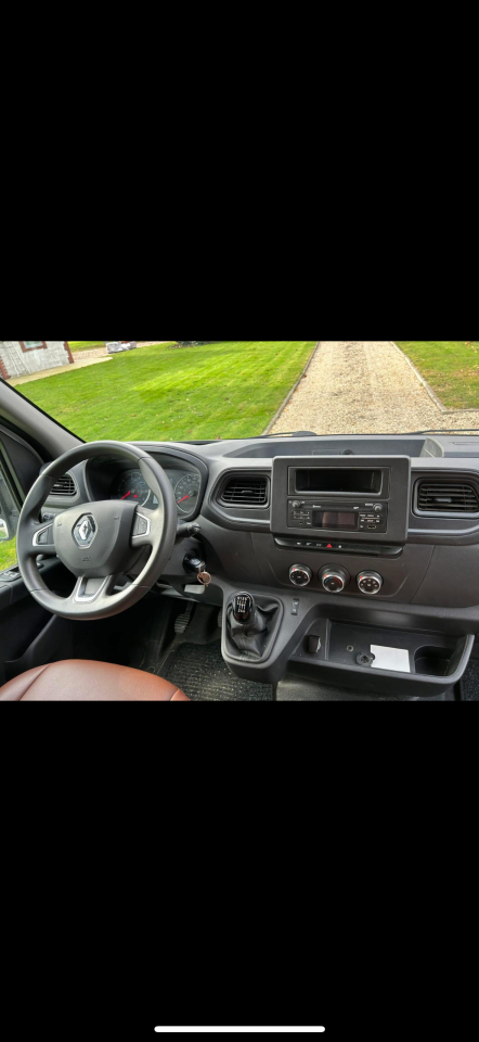 Kleine paardenvrachtwagen (B rijbewijs) Renault Master 3 2021 Tweedehands