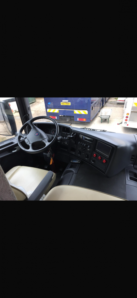 Kleine paardenvrachtwagen (B rijbewijs) Oakley Scania 340 2006 Tweedehands