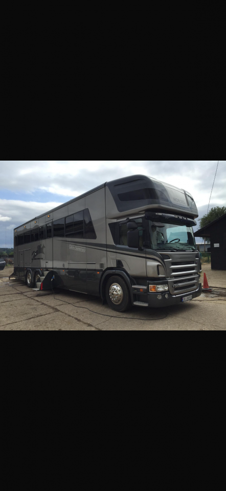 Kleine paardenvrachtwagen (B rijbewijs) Oakley Scania 340 2006 Tweedehands