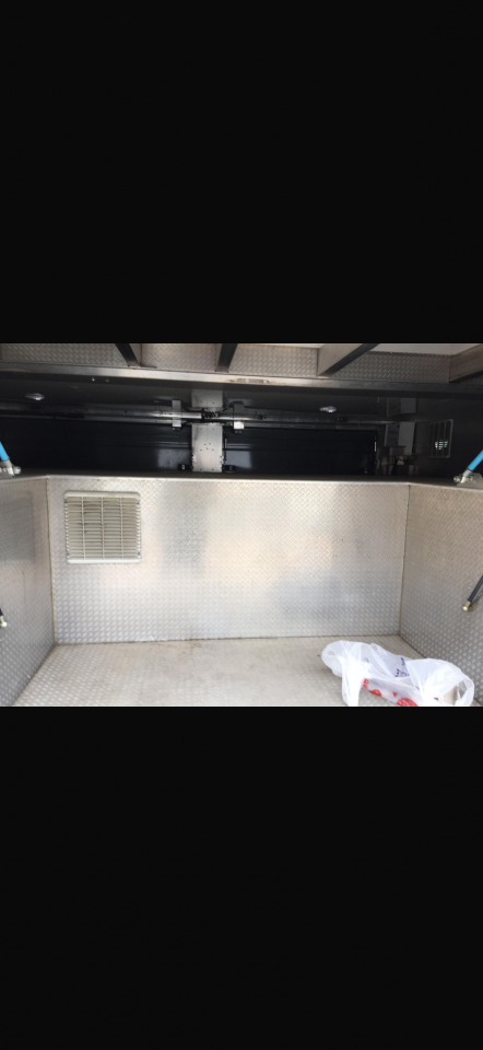 Kleine paardenvrachtwagen (B rijbewijs) Oakley Scania 340 2006 Tweedehands