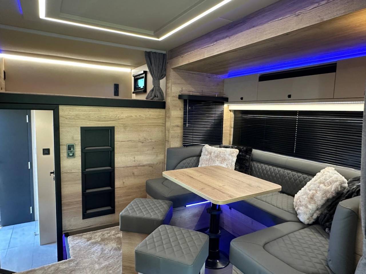 Zware paardenvrachtwagen (groot rijbewijs) Scania SCANIA 320 INterhorse 2025 Nieuw