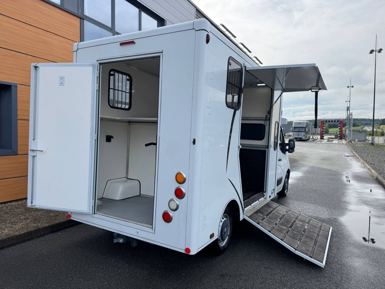 Kleine paardenvrachtwagen (B rijbewijs) Cavalcar CAVALCAR 5 PLACES 2020 Tweedehands