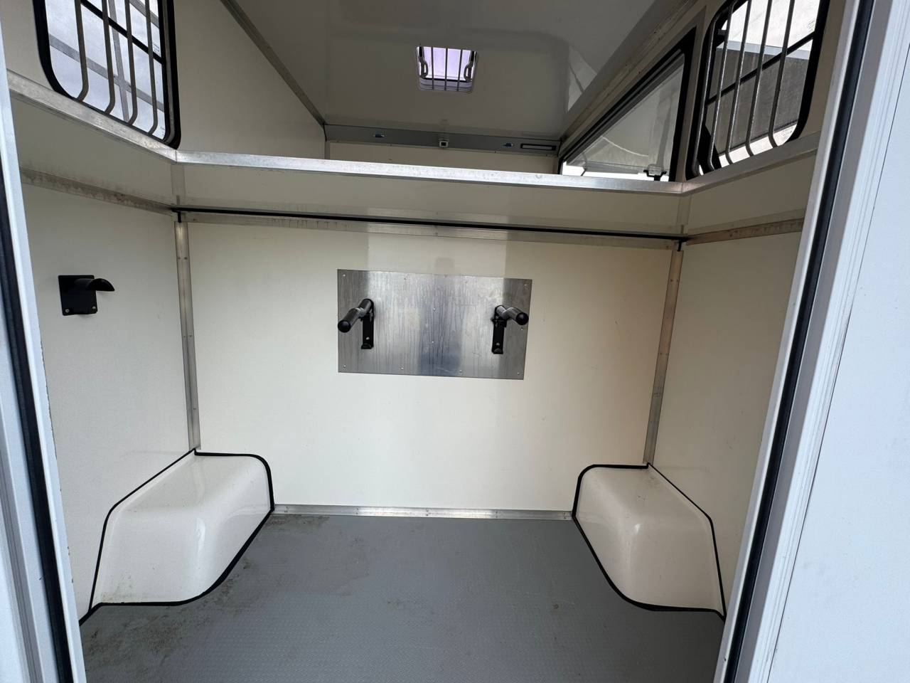 Kleine paardenvrachtwagen (B rijbewijs) Cavalcar CAVALCAR 5 PLACES 2020 Tweedehands