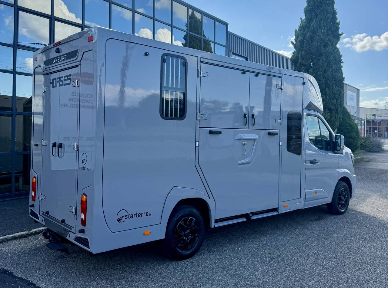 Kleine paardenvrachtwagen (B rijbewijs) Ameline RENAULT MASTER  2025 Nieuw