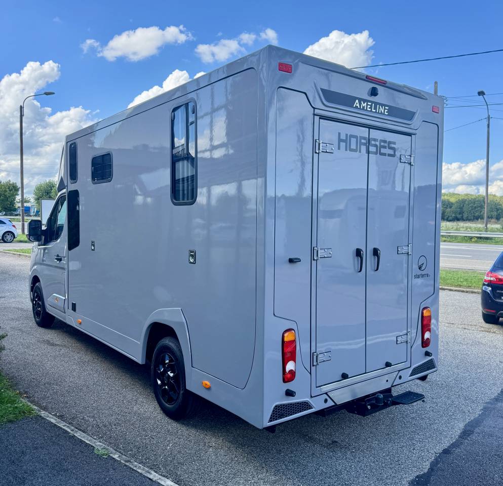 Kleine paardenvrachtwagen (B rijbewijs) Ameline RENAULT MASTER  2025 Nieuw