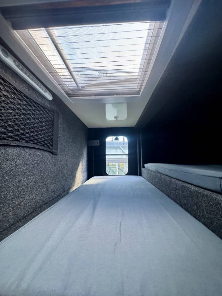 Kleine paardenvrachtwagen (B rijbewijs) Ameline RENAULT MASTER  2025 Nieuw