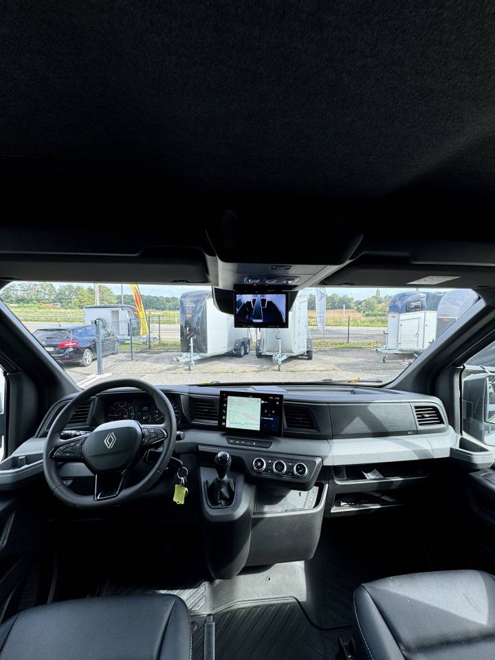 Kleine paardenvrachtwagen (B rijbewijs) Ameline RENAULT MASTER  2025 Nieuw