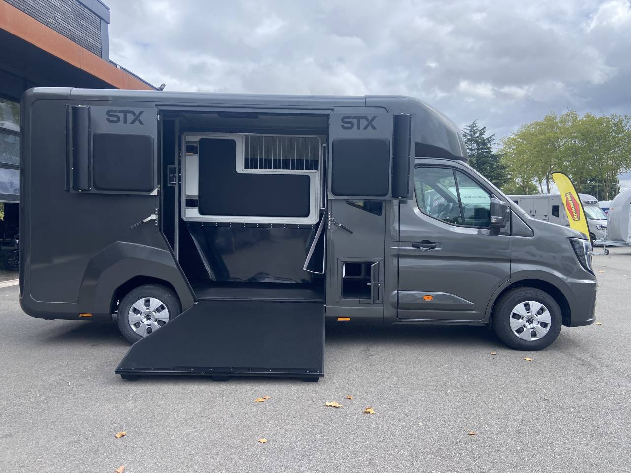 Kleine paardenvrachtwagen (B rijbewijs) STX  2025 Nieuw