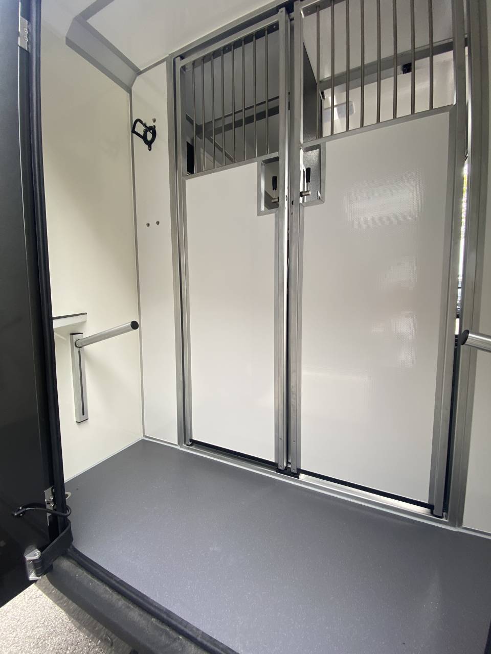 Kleine paardenvrachtwagen (B rijbewijs) STX  2025 Nieuw