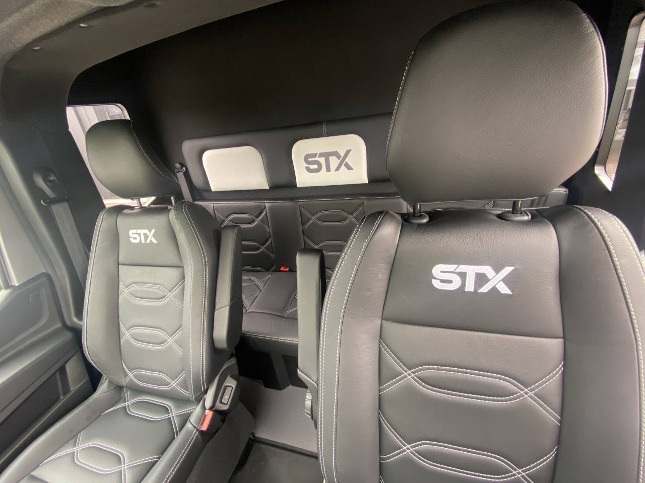 Kleine paardenvrachtwagen (B rijbewijs) STX  2025 Nieuw