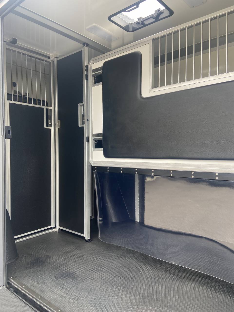 Kleine paardenvrachtwagen (B rijbewijs) STX  2025 Nieuw