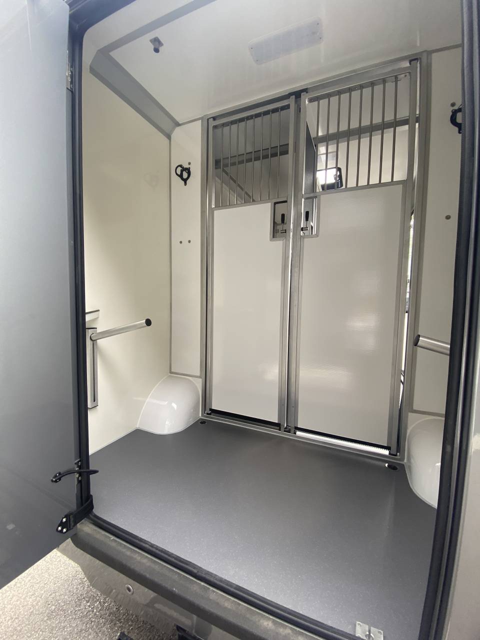 Kleine paardenvrachtwagen (B rijbewijs) STX  2025 Nieuw