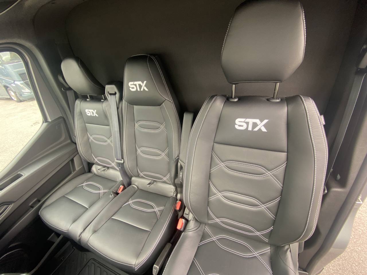 Kleine paardenvrachtwagen (B rijbewijs) STX  2025 Nieuw