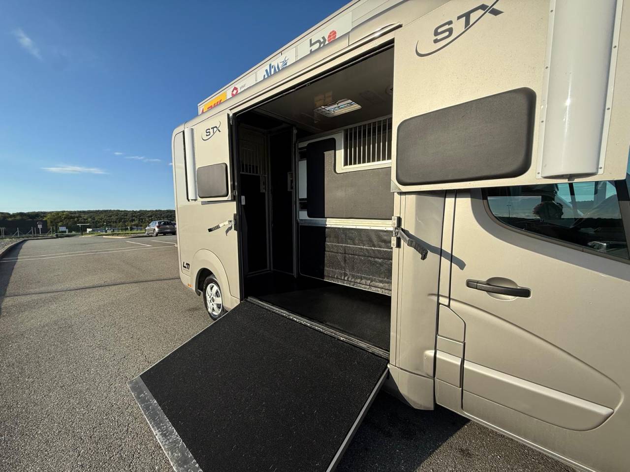 Kleine paardenvrachtwagen (B rijbewijs) STX STX 2021 Tweedehands