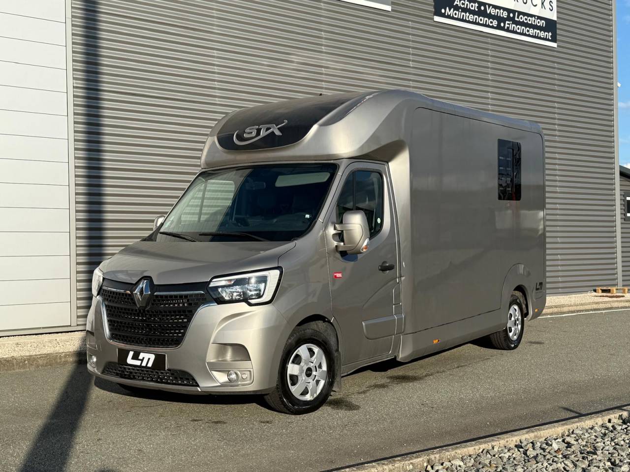 Kleine paardenvrachtwagen (B rijbewijs) STX STX 2021 Tweedehands