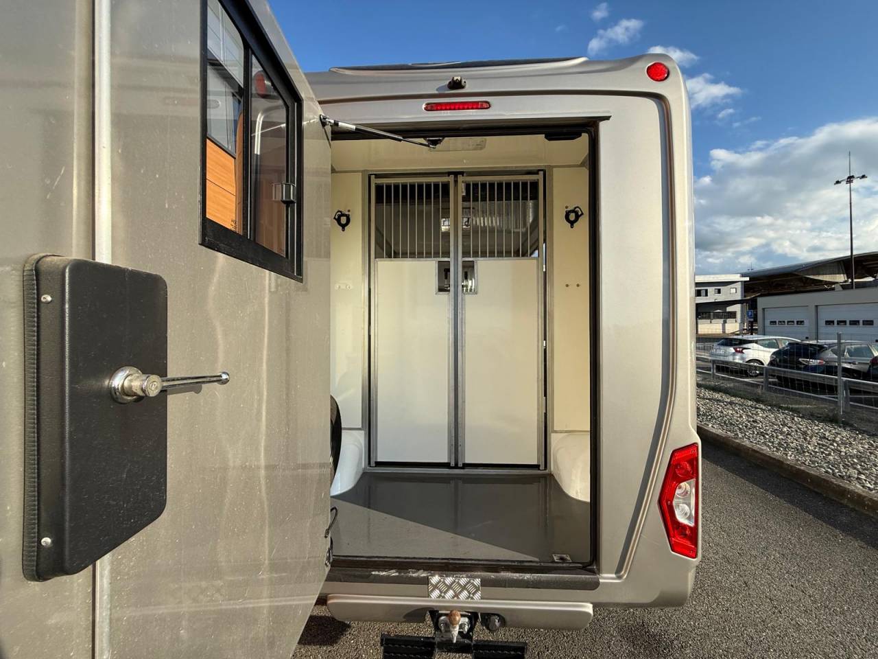 Kleine paardenvrachtwagen (B rijbewijs) STX STX 2021 Tweedehands