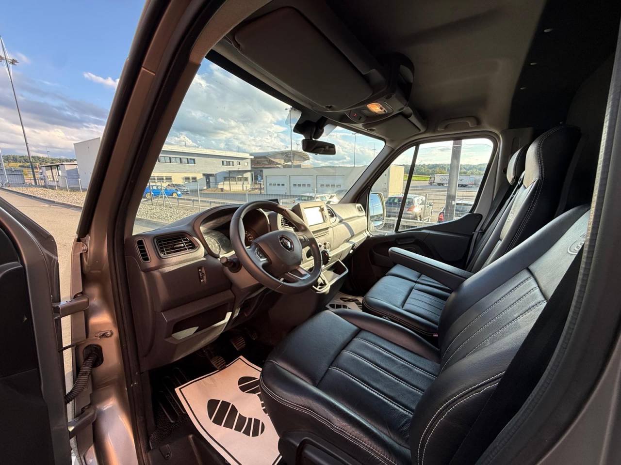 Kleine paardenvrachtwagen (B rijbewijs) STX STX 2021 Tweedehands