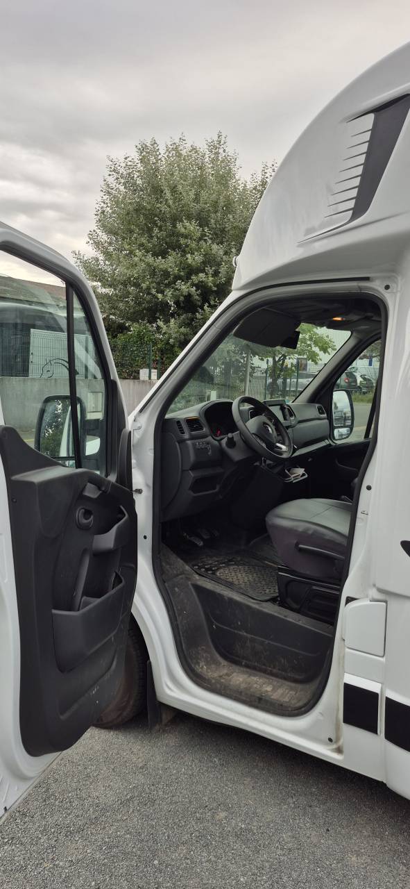 Kleine paardenvrachtwagen (B rijbewijs) Renault  2022 Tweedehands