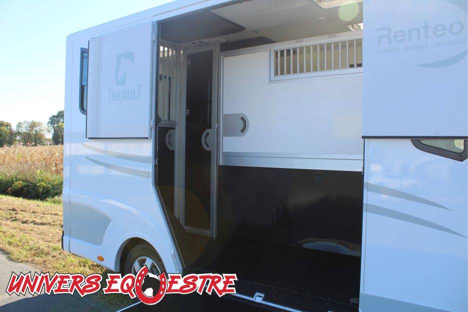 Kleine paardenvrachtwagen (B rijbewijs) Renault  2023 Tweedehands