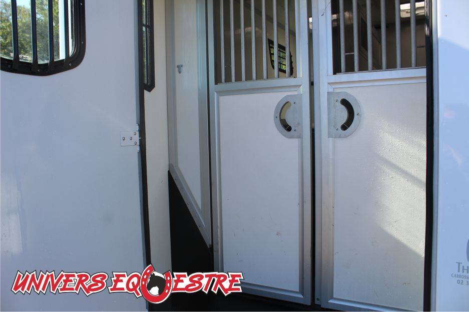 Kleine paardenvrachtwagen (B rijbewijs) Renault  2023 Tweedehands