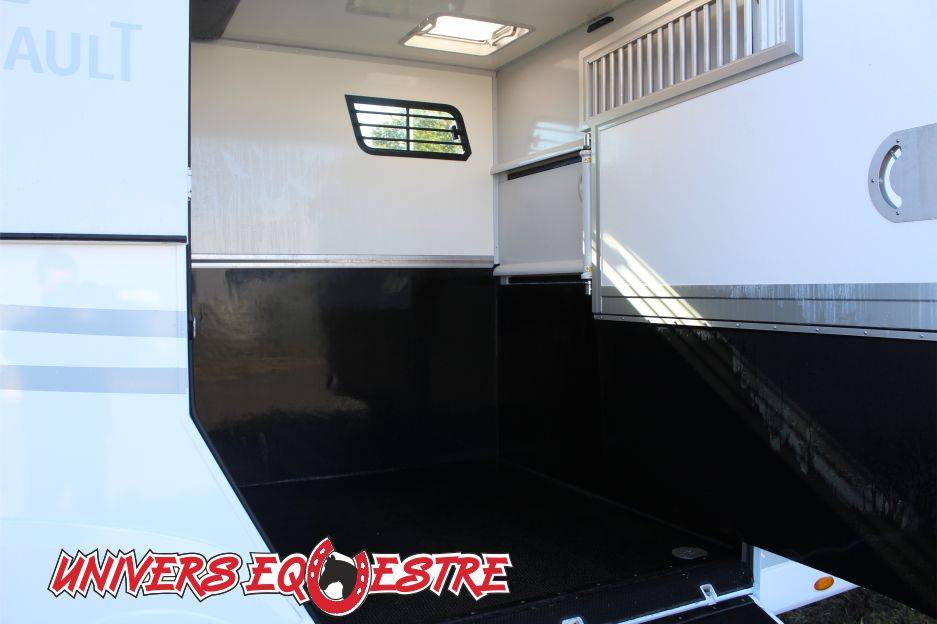 Kleine paardenvrachtwagen (B rijbewijs) Renault  2023 Tweedehands