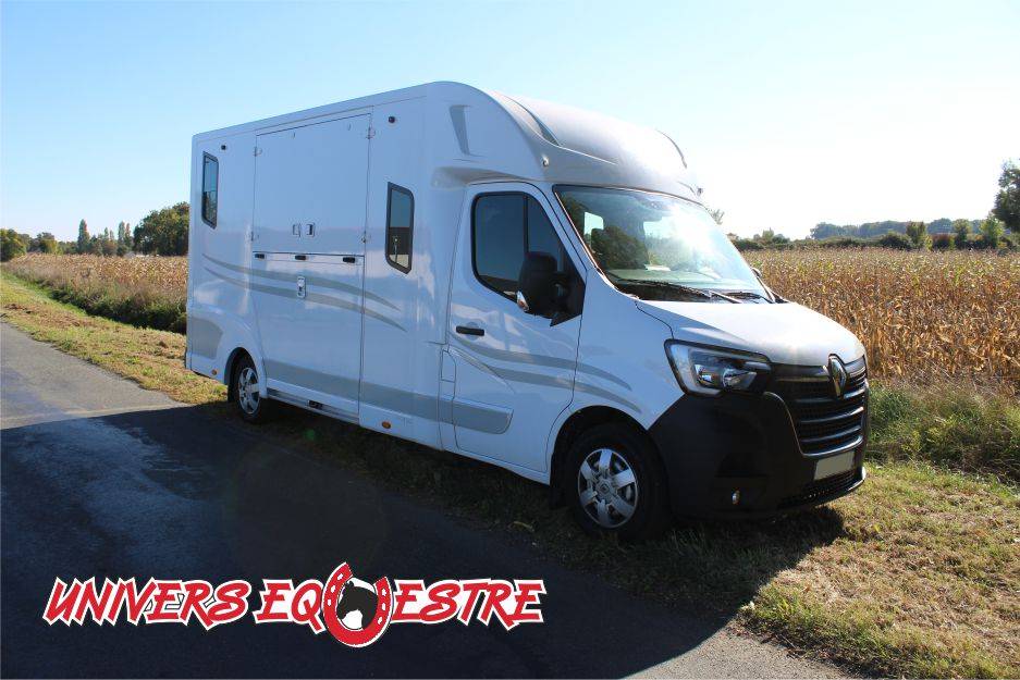 Kleine paardenvrachtwagen (B rijbewijs) Renault  2023 Tweedehands