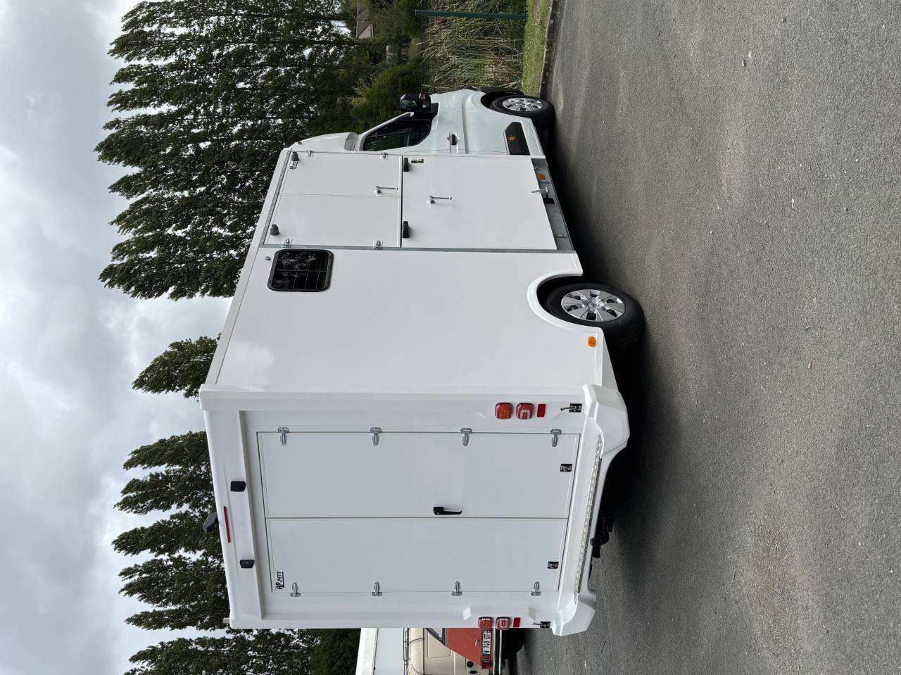 Kleine paardenvrachtwagen (B rijbewijs) AP Petit Nissan interstar L3 2025 Nieuw