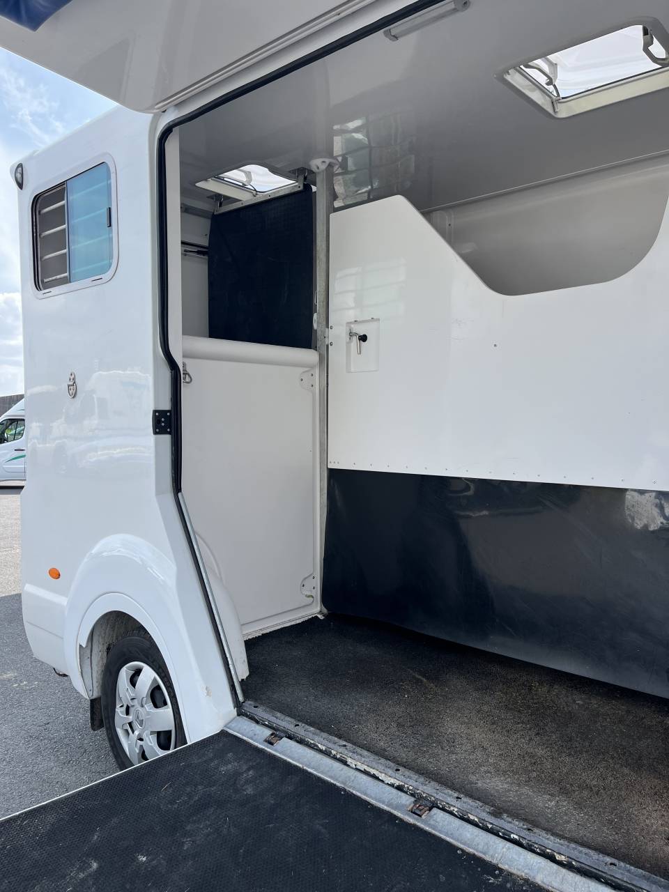 Kleine paardenvrachtwagen (B rijbewijs) Barbot D5 2021 Tweedehands