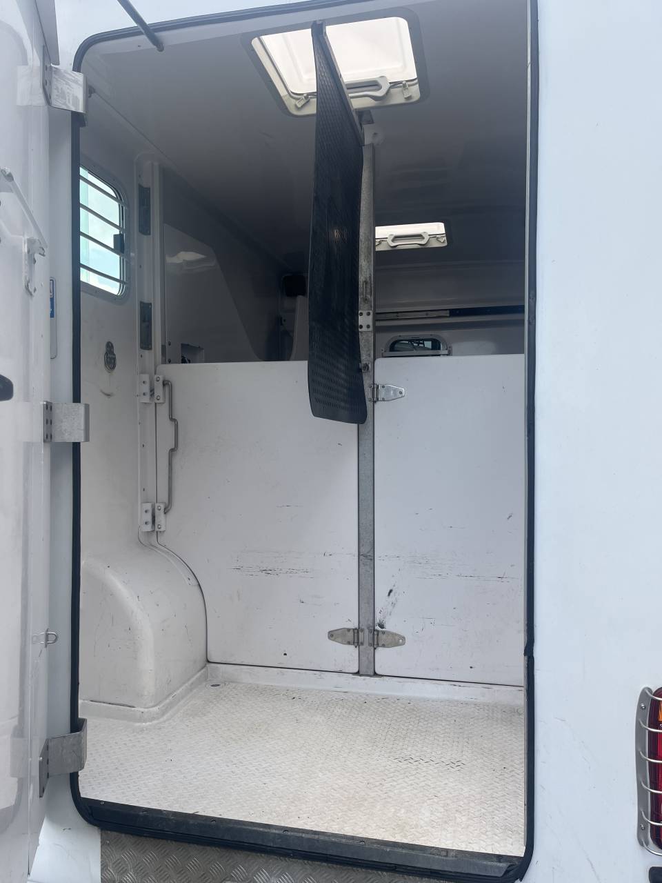 Kleine paardenvrachtwagen (B rijbewijs) Barbot D5 2021 Tweedehands