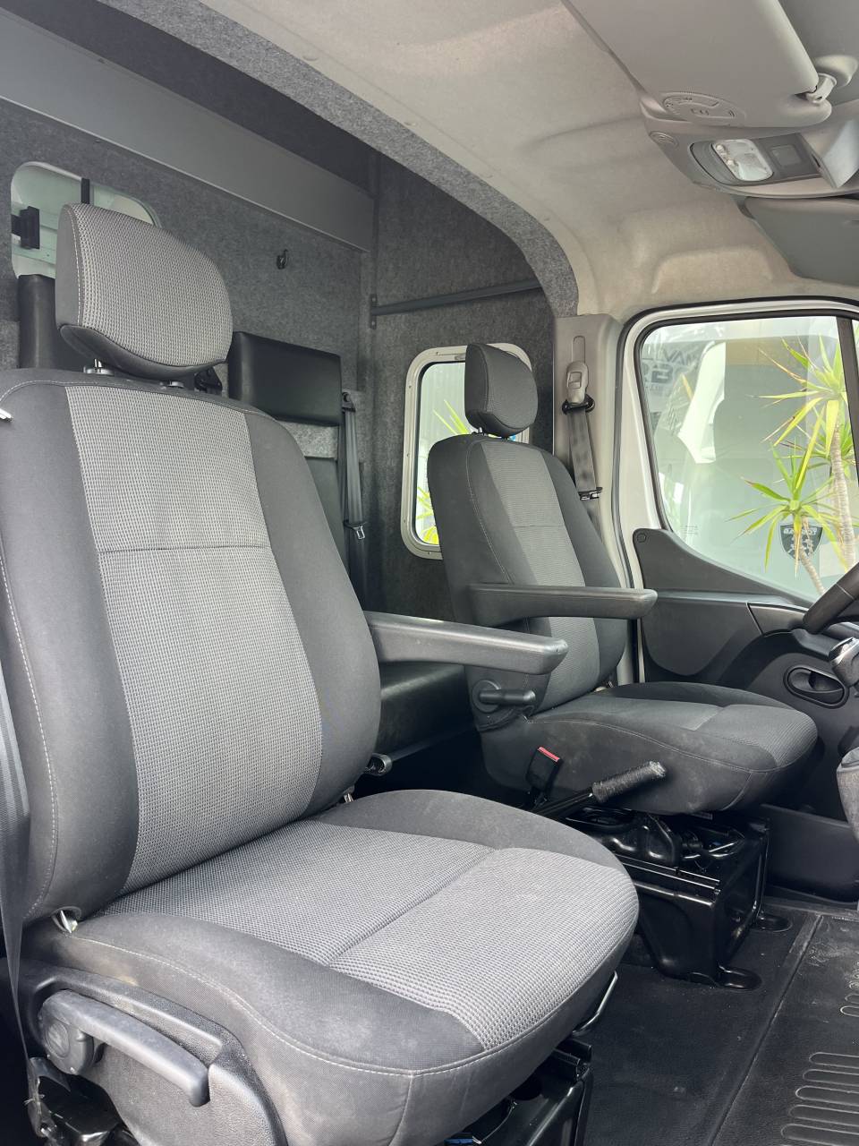 Kleine paardenvrachtwagen (B rijbewijs) Barbot D5 2021 Tweedehands