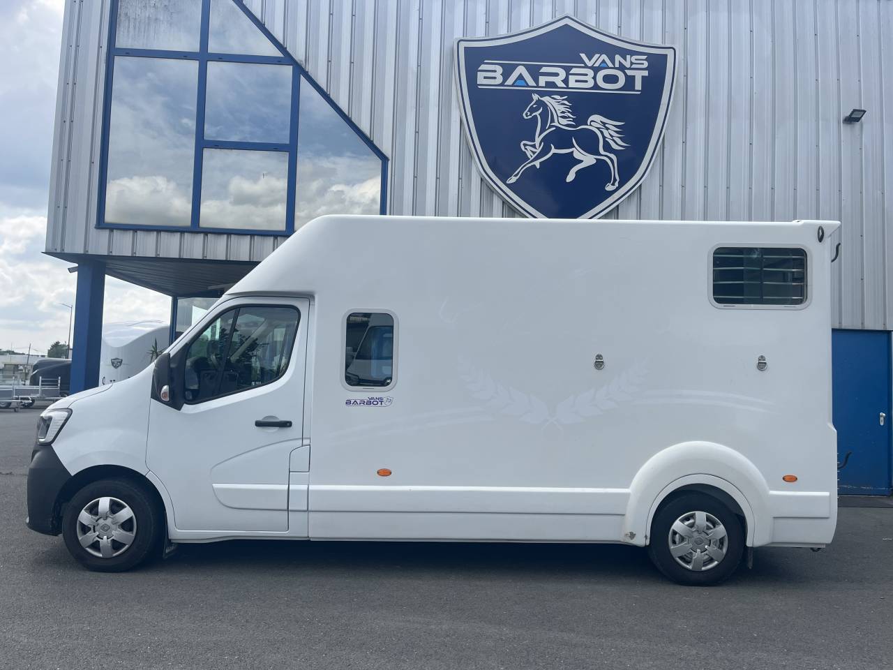 Kleine paardenvrachtwagen (B rijbewijs) Barbot D5 2021 Tweedehands