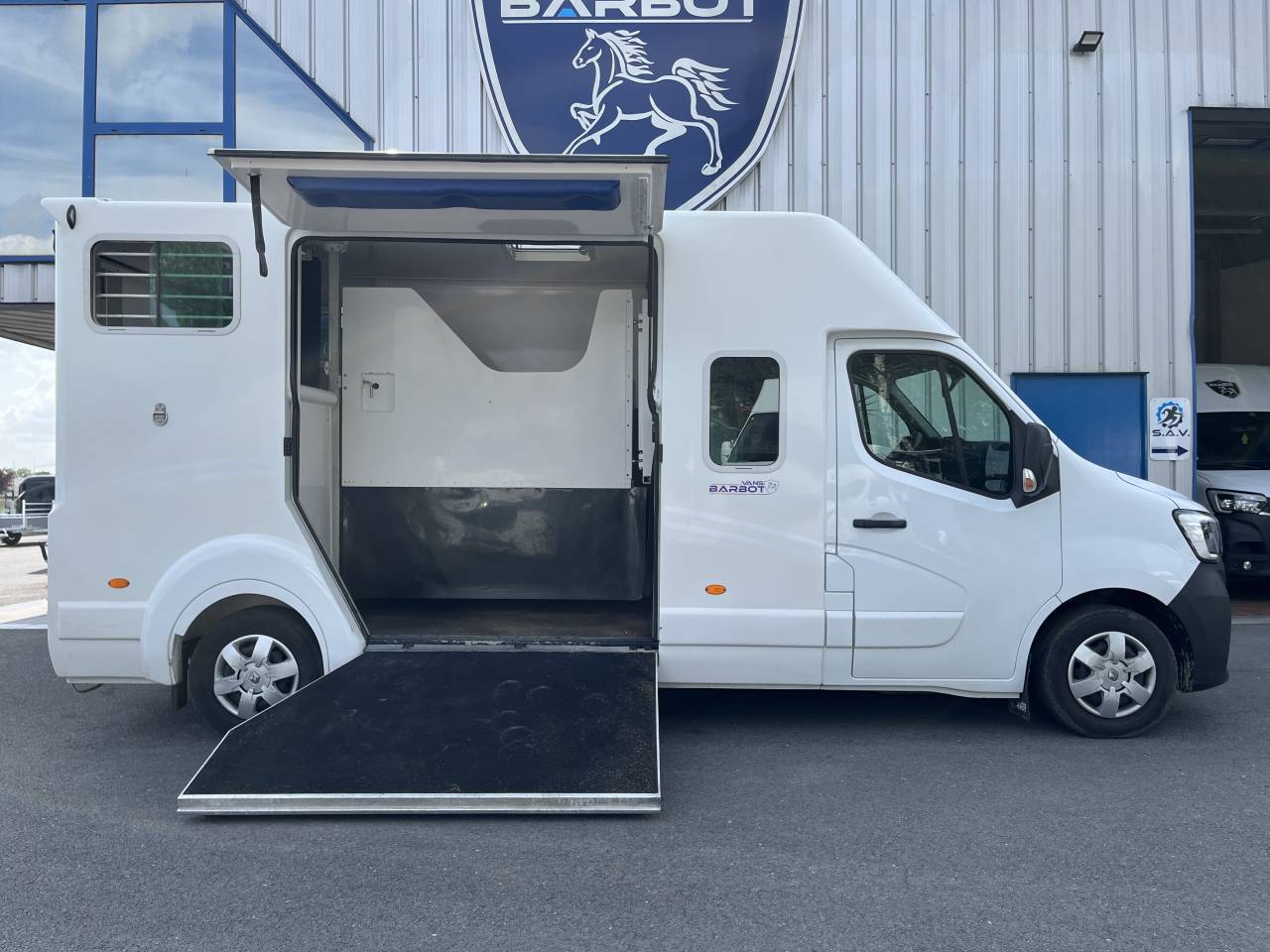 Kleine paardenvrachtwagen (B rijbewijs) Barbot D5 2021 Tweedehands
