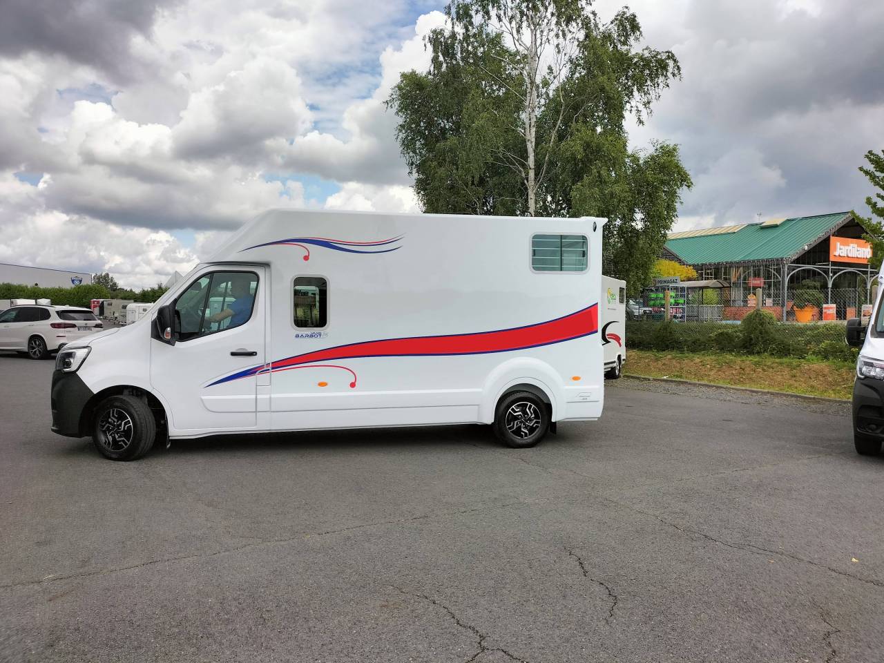 Kleine paardenvrachtwagen (B rijbewijs) Barbot D5 2023 Tweedehands