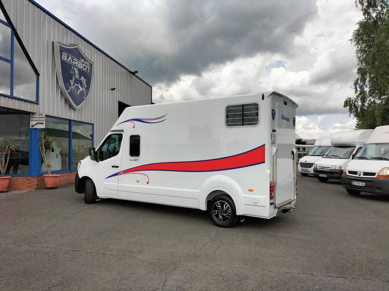 Kleine paardenvrachtwagen (B rijbewijs) Barbot D5 2023 Tweedehands