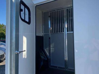 Kleine paardenvrachtwagen (B rijbewijs) Opel Movano 2021 Nieuw