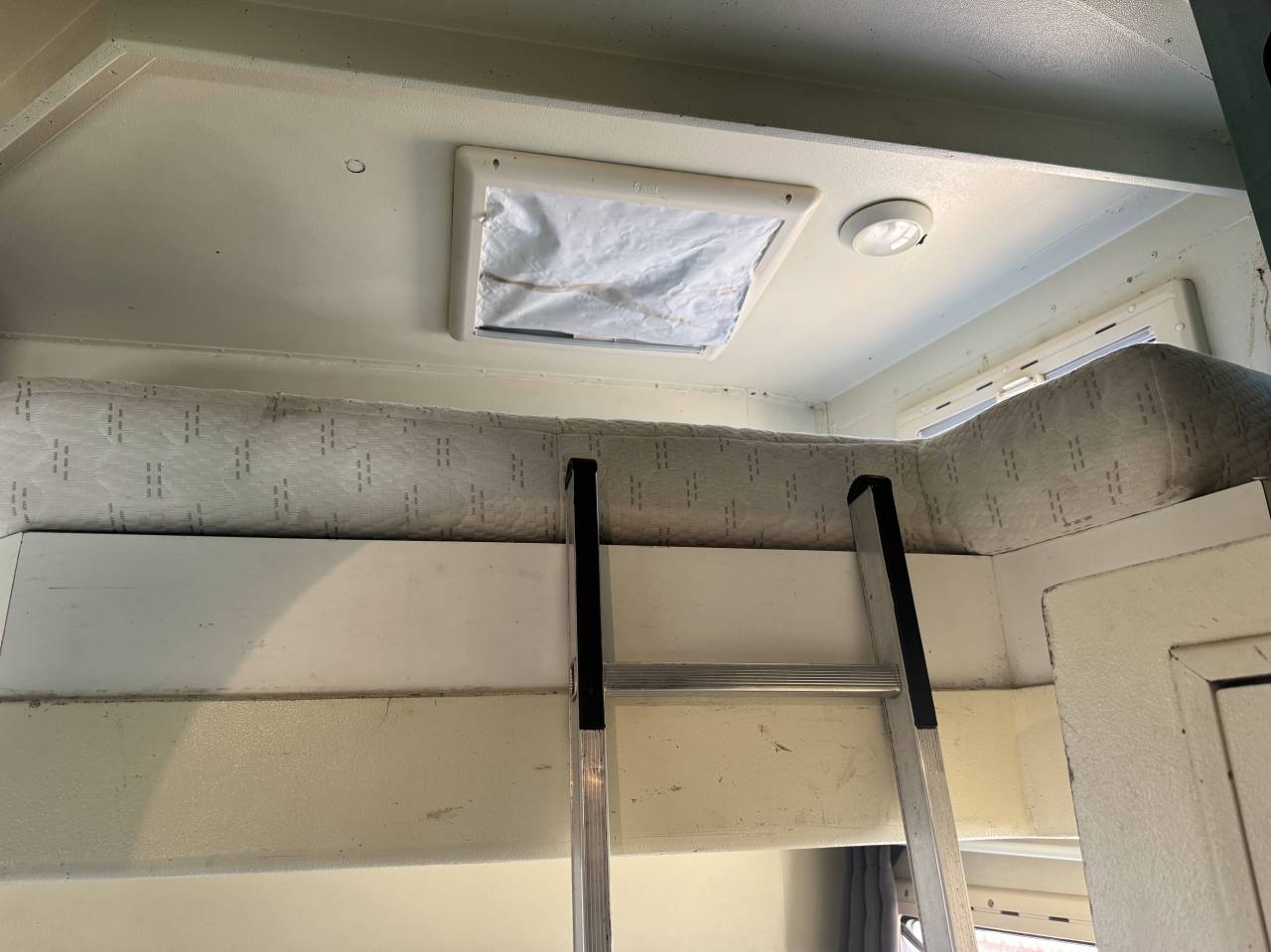 Zware paardenvrachtwagen (groot rijbewijs) Scania 94XS 2000 Tweedehands