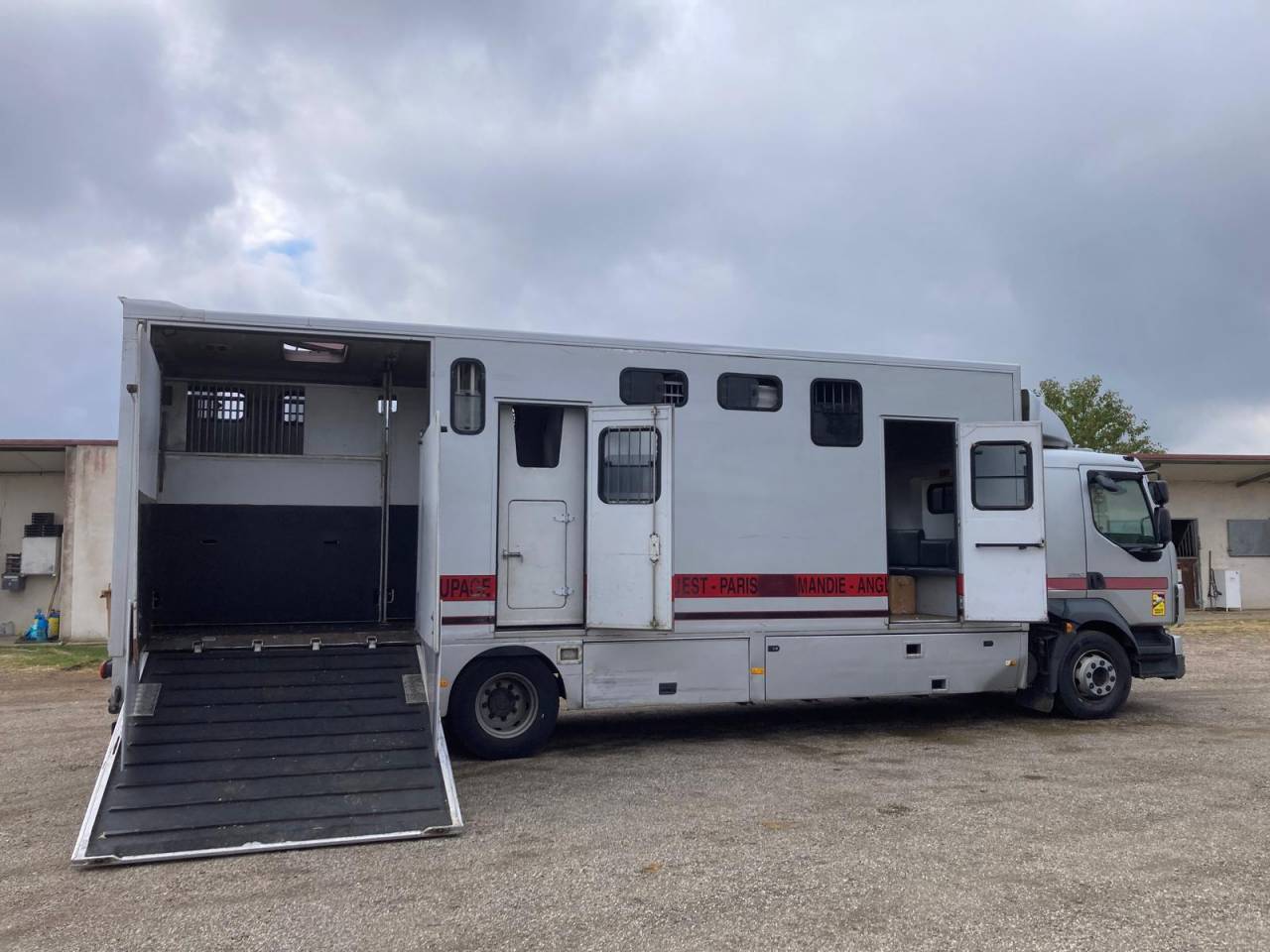 Zware paardenvrachtwagen (groot rijbewijs) Volvo CAMION MTM 2012 Tweedehands