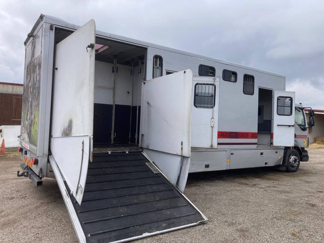 Zware paardenvrachtwagen (groot rijbewijs) Volvo CAMION MTM 2012 Tweedehands