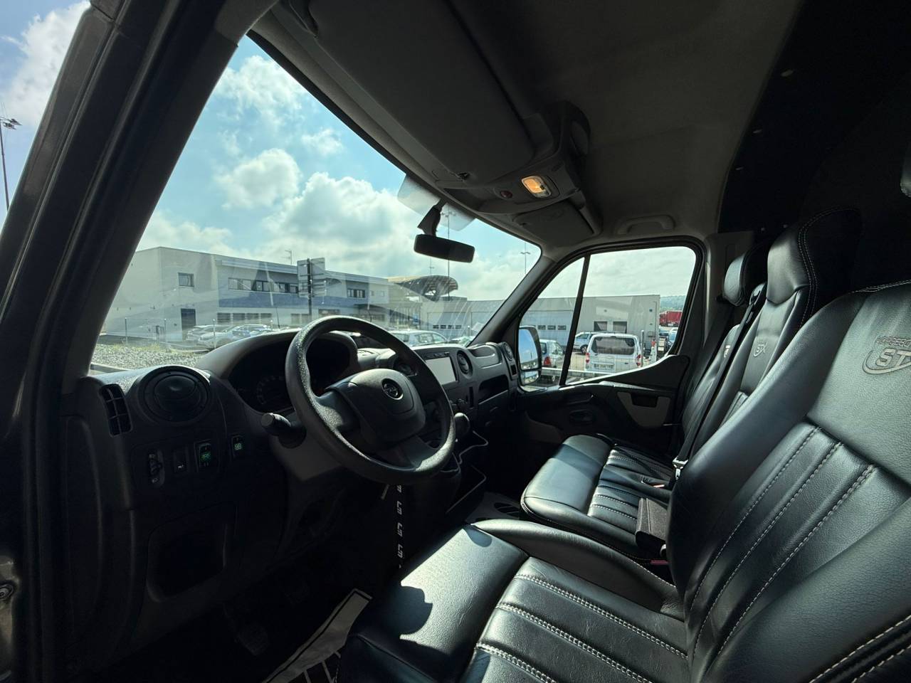 Kleine paardenvrachtwagen (B rijbewijs) STX MOVANO 165CH 2018 Tweedehands