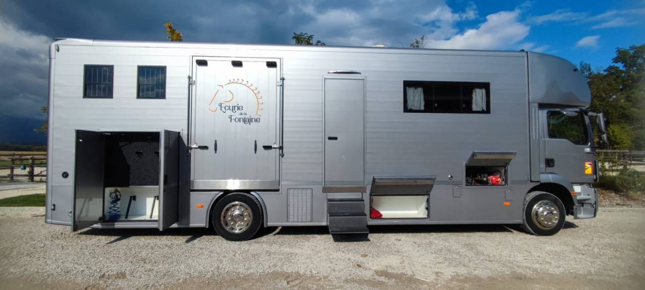 Zware paardenvrachtwagen (groot rijbewijs) Man MAN - TGM 2018 Tweedehands