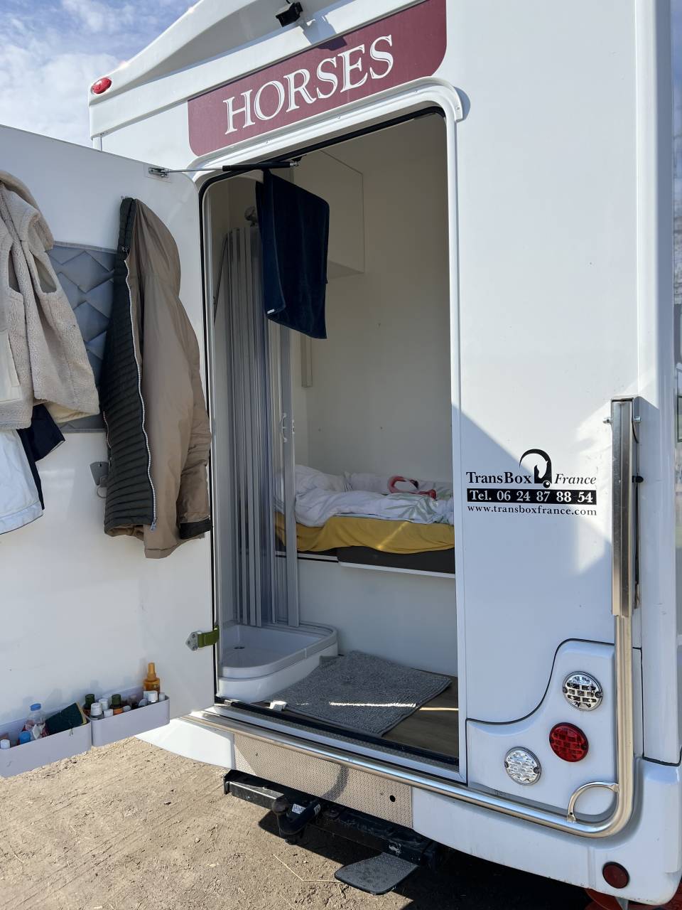 Kleine paardenvrachtwagen (B rijbewijs) Trans Box Master 2025 Nieuw