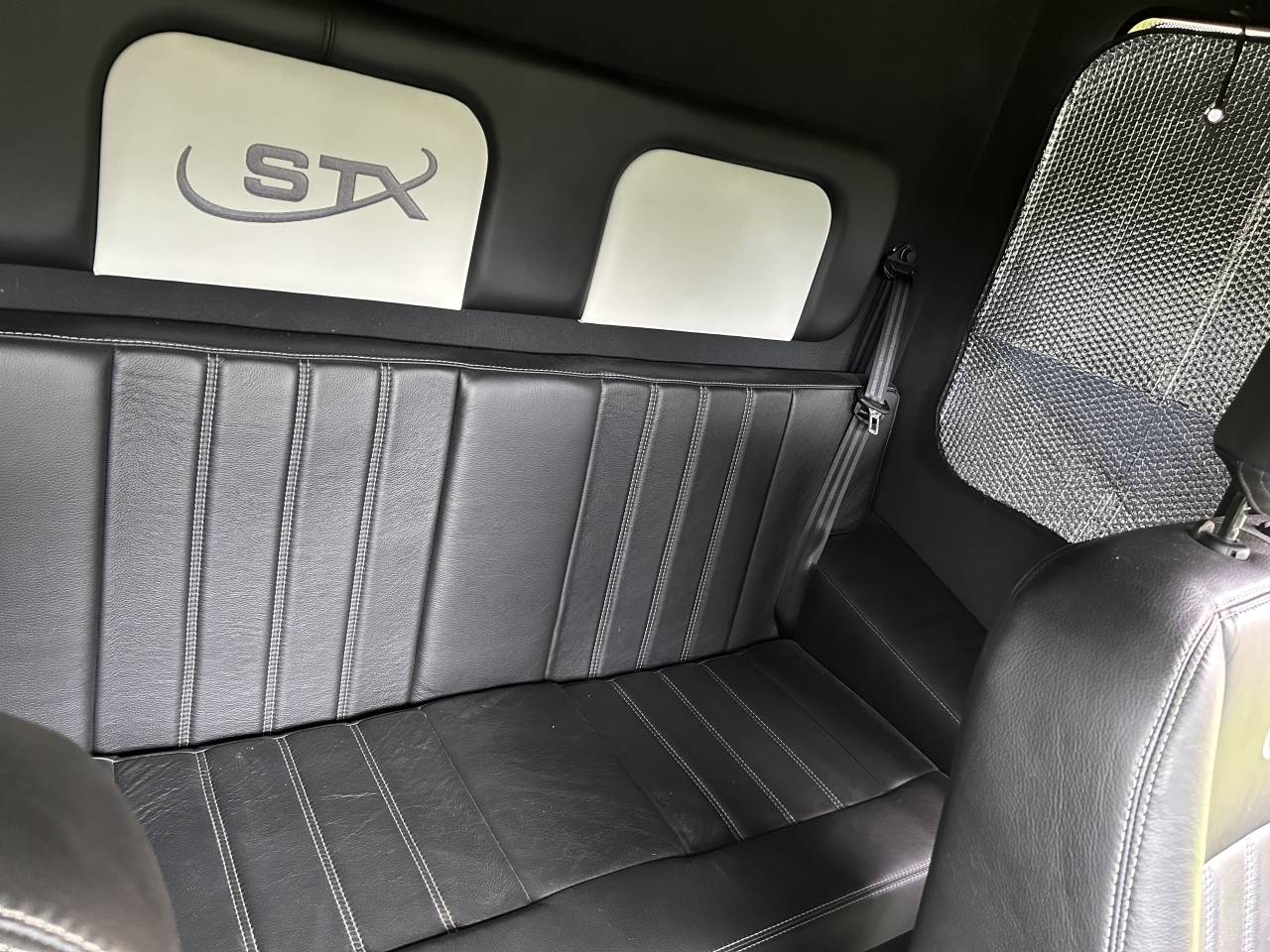 Kleine paardenvrachtwagen (B rijbewijs) STX 5 places assises stalles 2021 Tweedehands