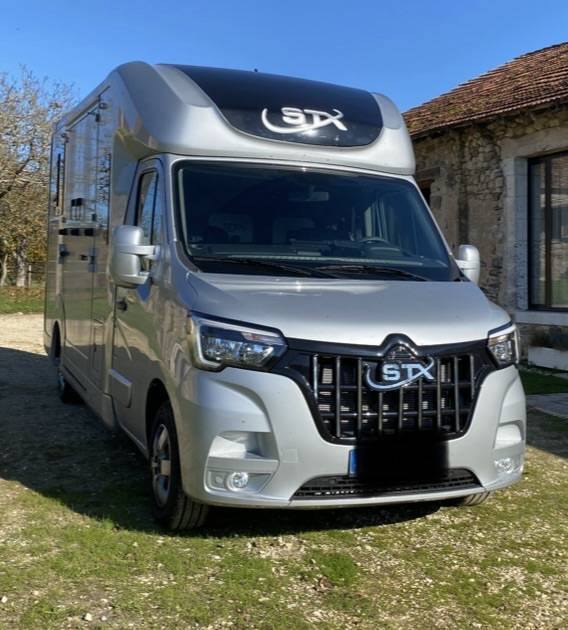 Kleine paardenvrachtwagen (B rijbewijs) STX 5 places assises stalles 2021 Tweedehands