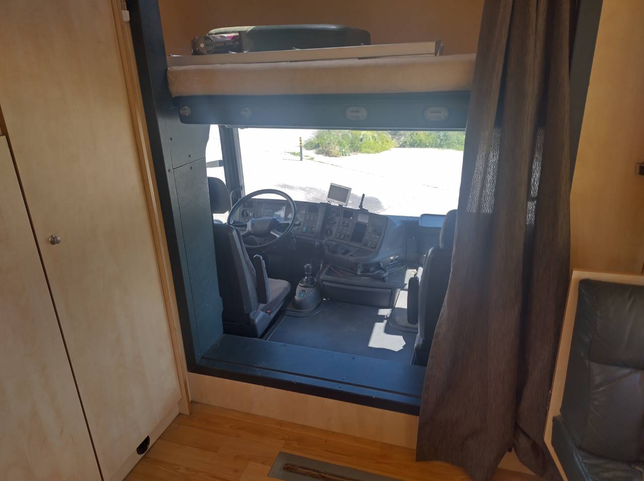 Zware paardenvrachtwagen (groot rijbewijs) Scania L144 6x2 2003 Tweedehands