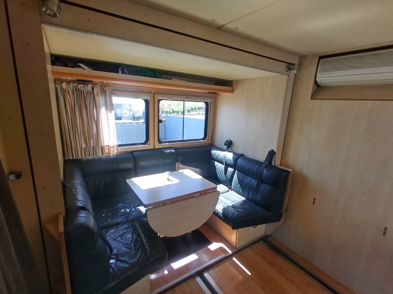 Zware paardenvrachtwagen (groot rijbewijs) Scania L144 6x2 2003 Tweedehands