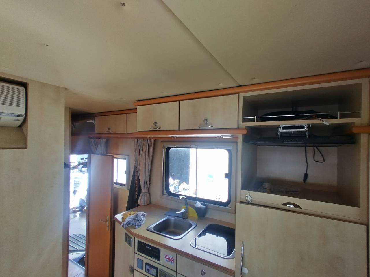 Zware paardenvrachtwagen (groot rijbewijs) Scania L144 6x2 2003 Tweedehands