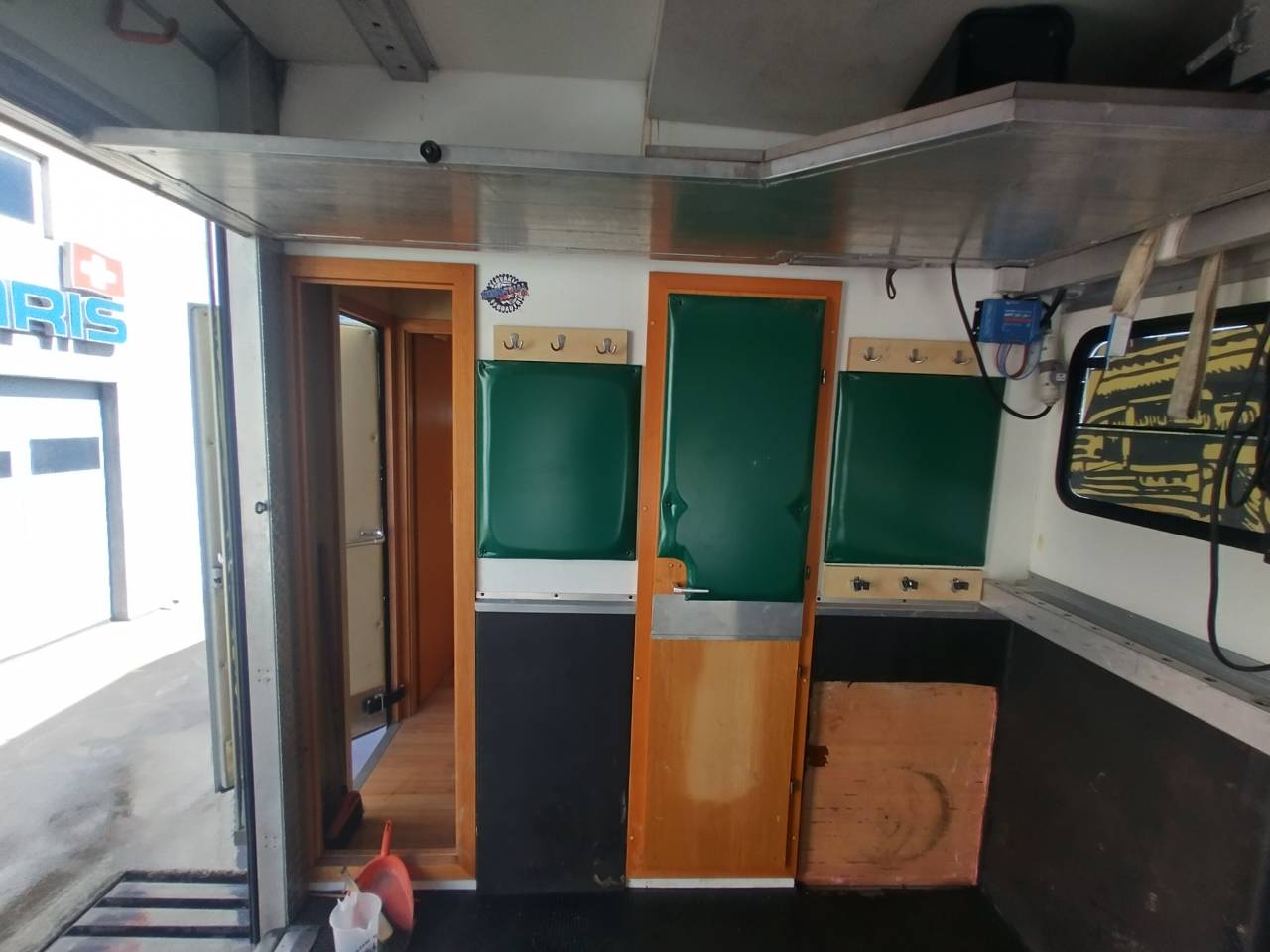 Zware paardenvrachtwagen (groot rijbewijs) Scania L144 6x2 2003 Tweedehands