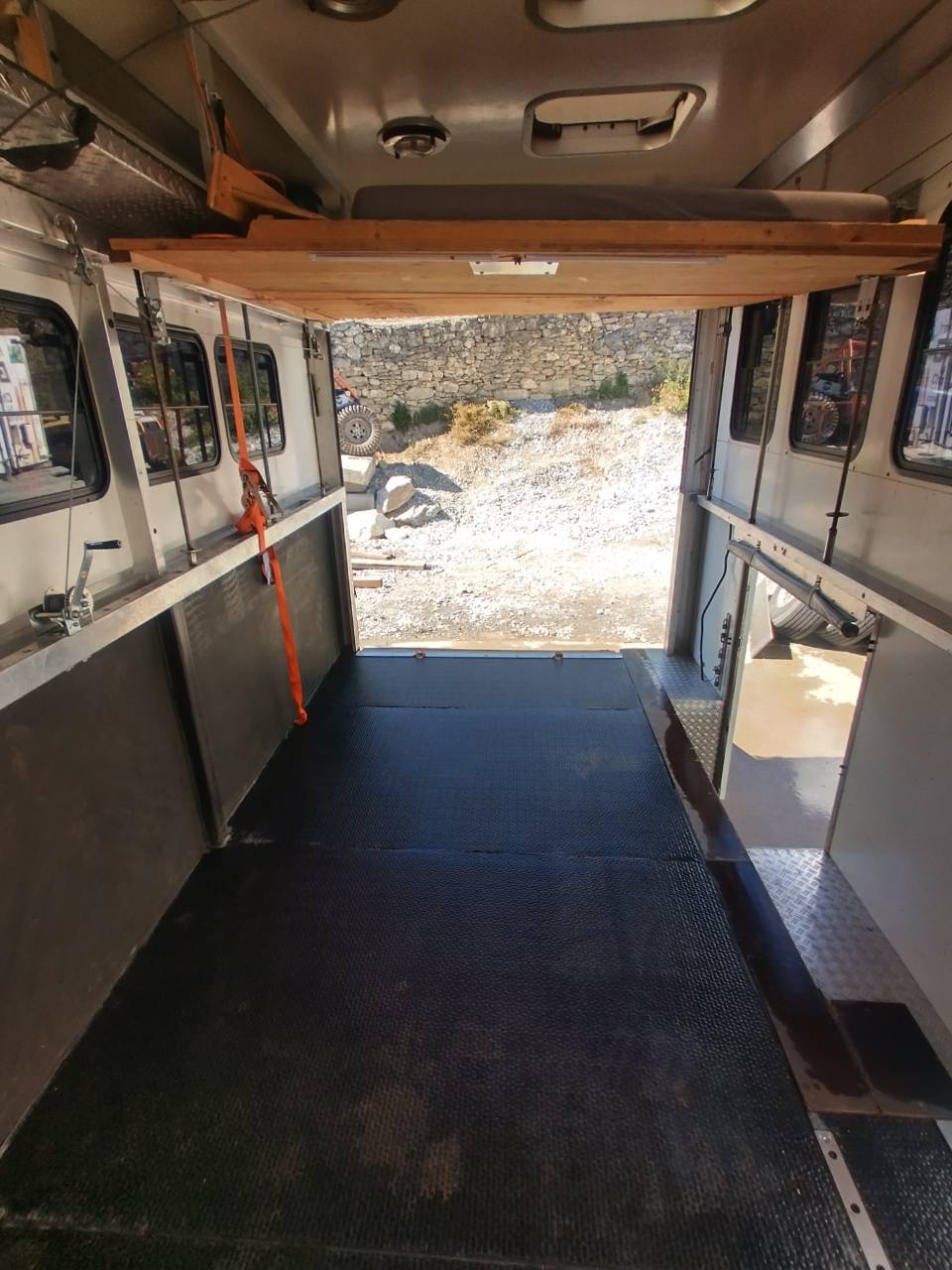 Zware paardenvrachtwagen (groot rijbewijs) Scania L144 6x2 2003 Tweedehands