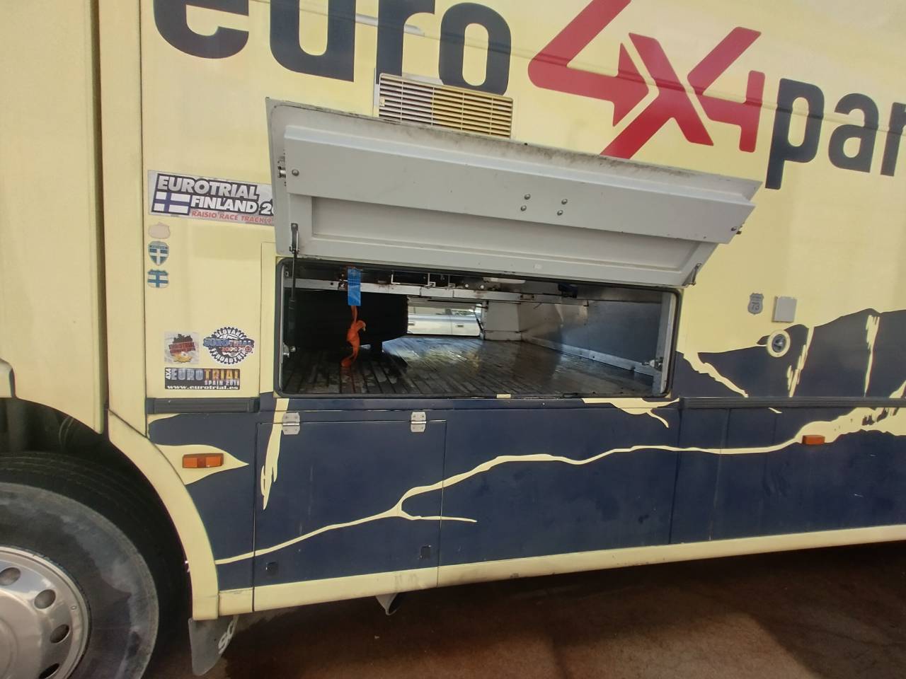 Zware paardenvrachtwagen (groot rijbewijs) Scania L144 6x2 2003 Tweedehands