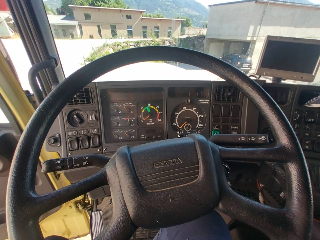 Zware paardenvrachtwagen (groot rijbewijs) Scania L144 6x2 2003 Tweedehands